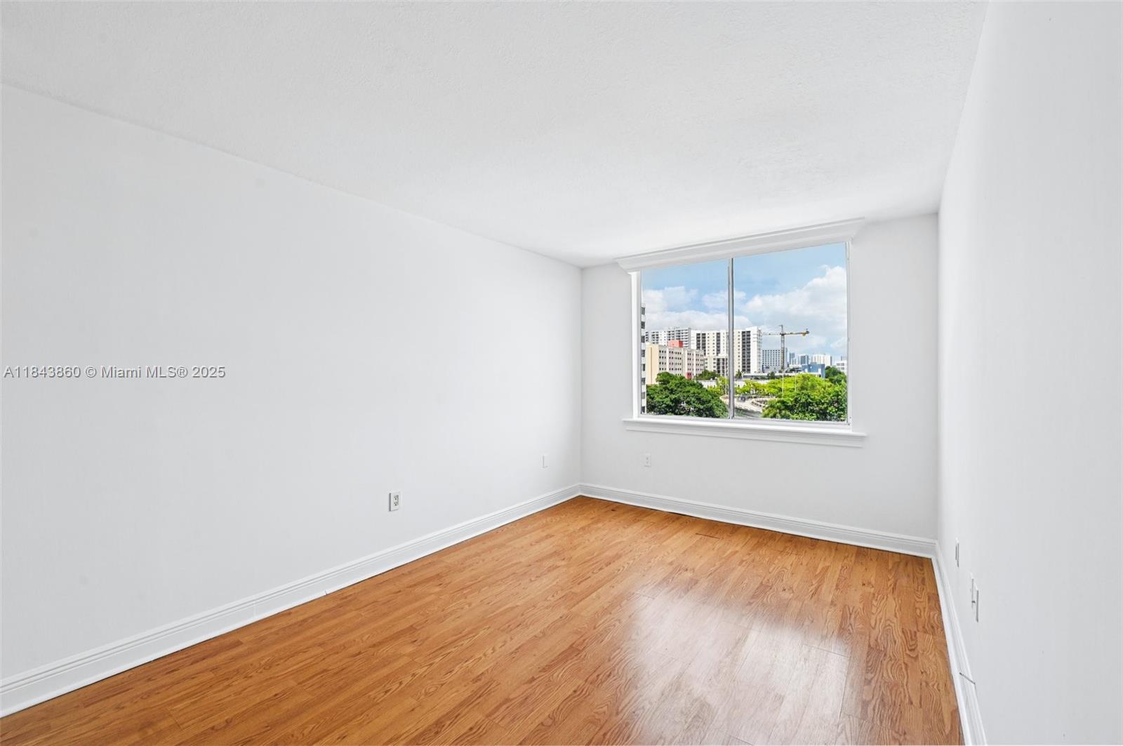 SERENITY ON THE RIVER CON - Residential