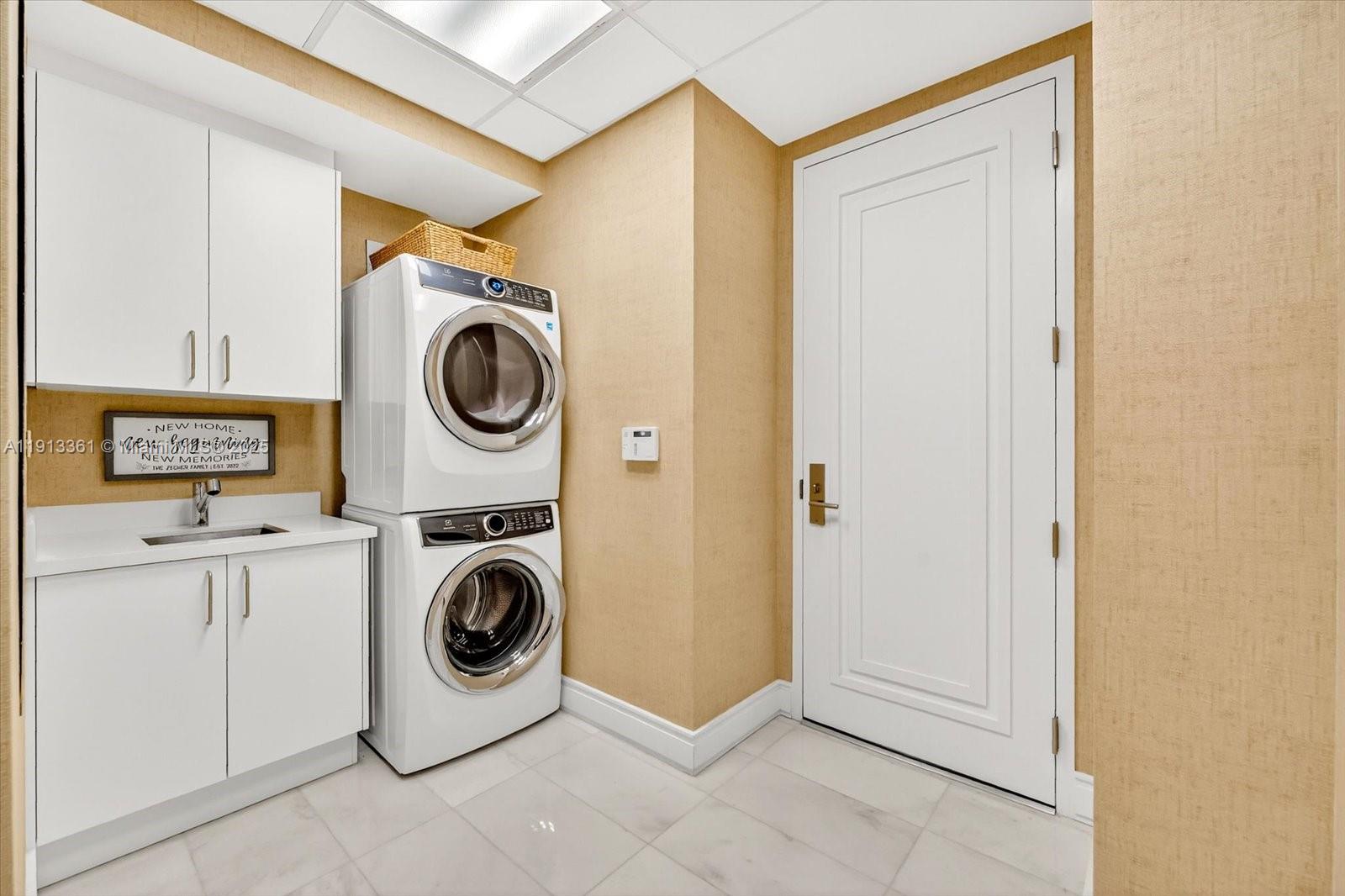 NORTH BISCAYNE BEACH - Residential