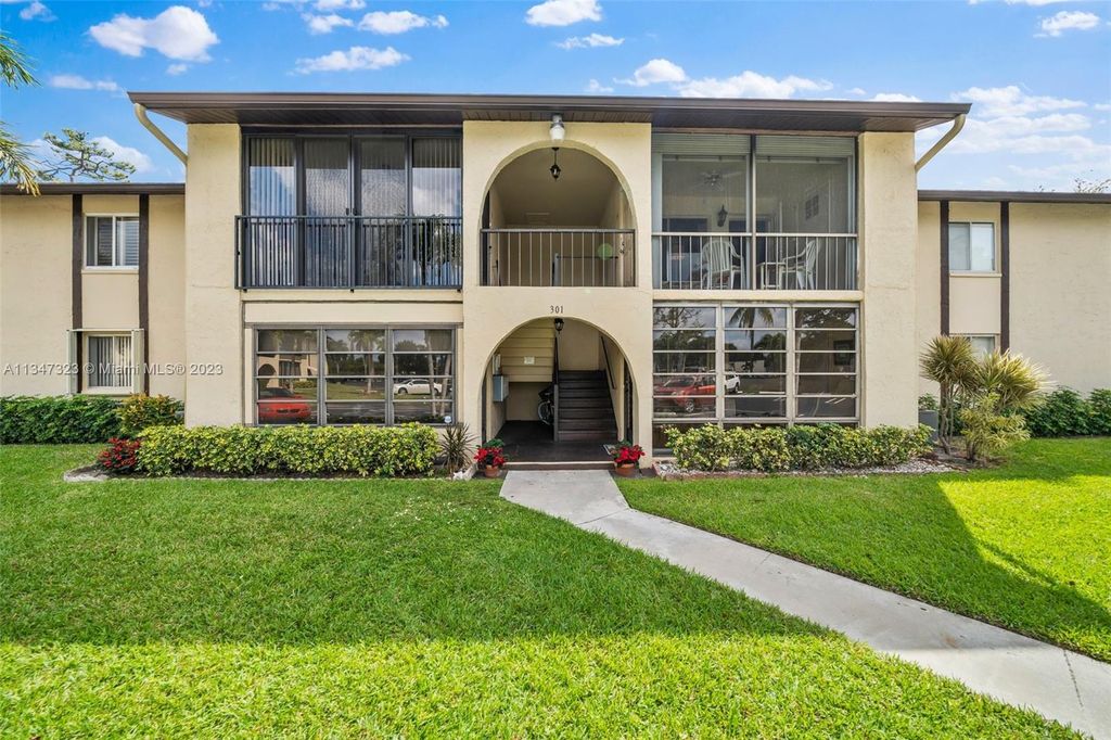 Photo of 301 Pine Ridge Cir #D-2, Green Acres, FL 33463 (MLS # A11347323)