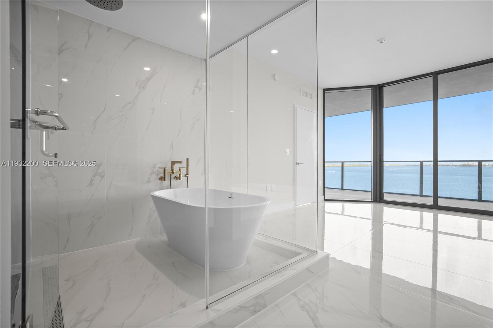 ARIA RESERVE - Residential Lease