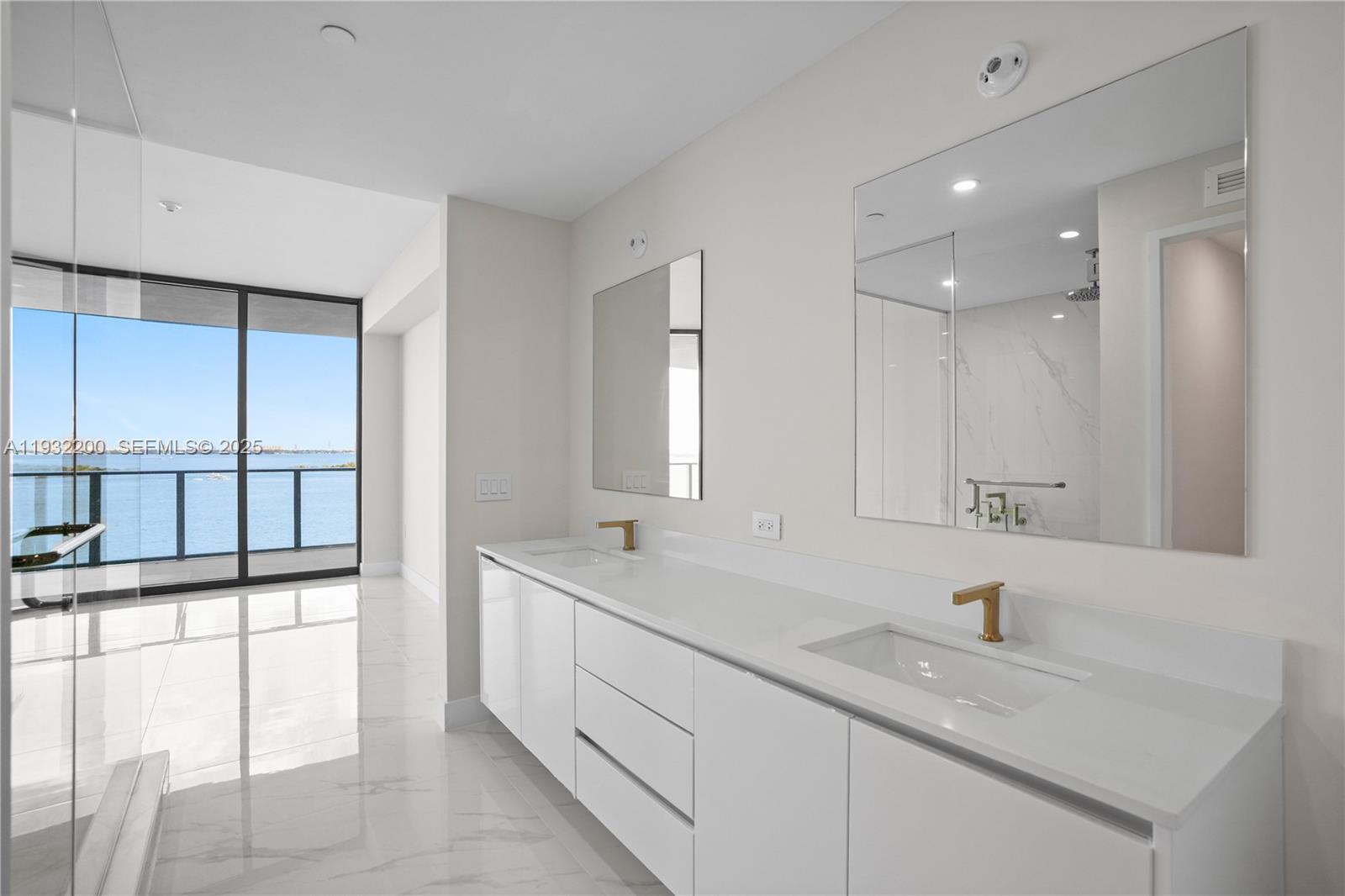 ARIA RESERVE - Residential Lease