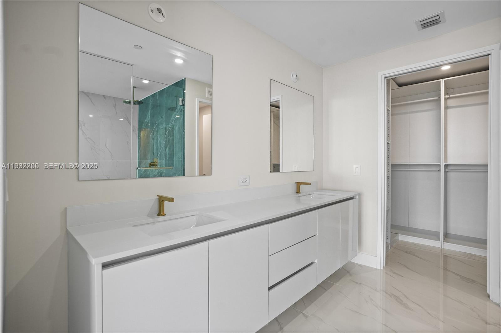 ARIA RESERVE - Residential Lease