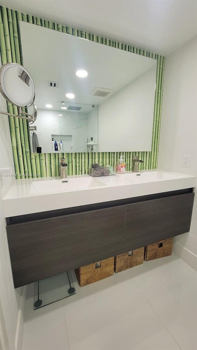 GALEN 250 CONDO - Residential Lease