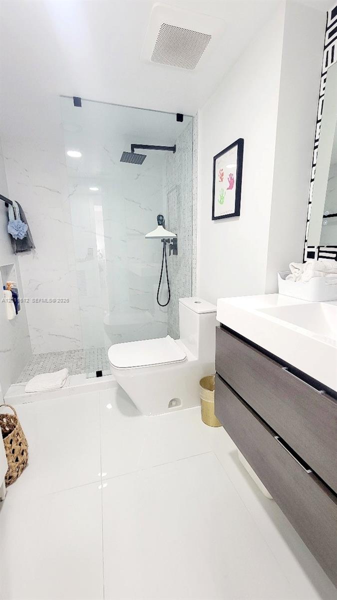GALEN 250 CONDO - Residential Lease