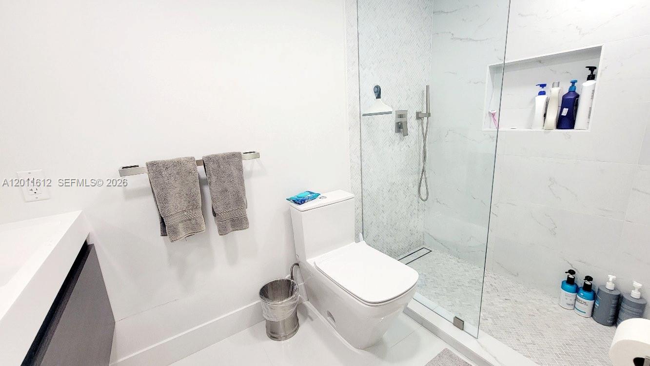 GALEN 250 CONDO - Residential Lease