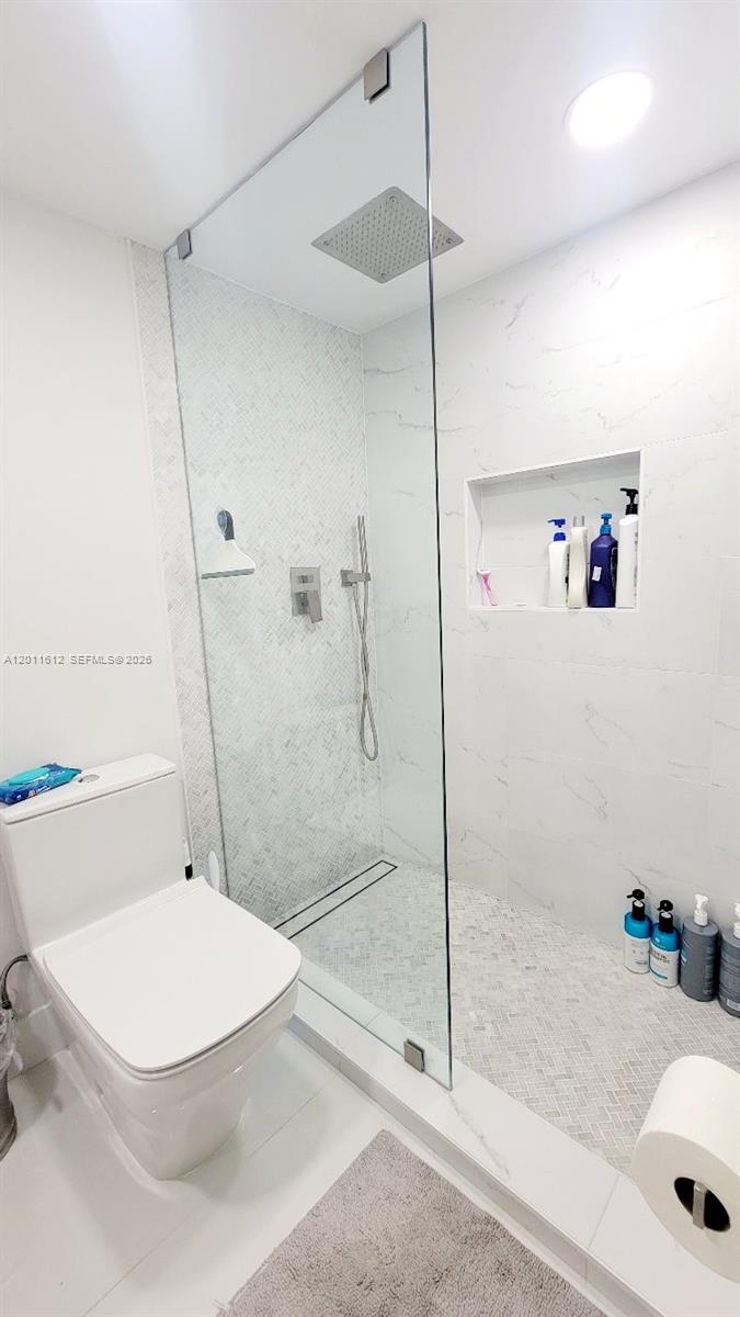 GALEN 250 CONDO - Residential Lease