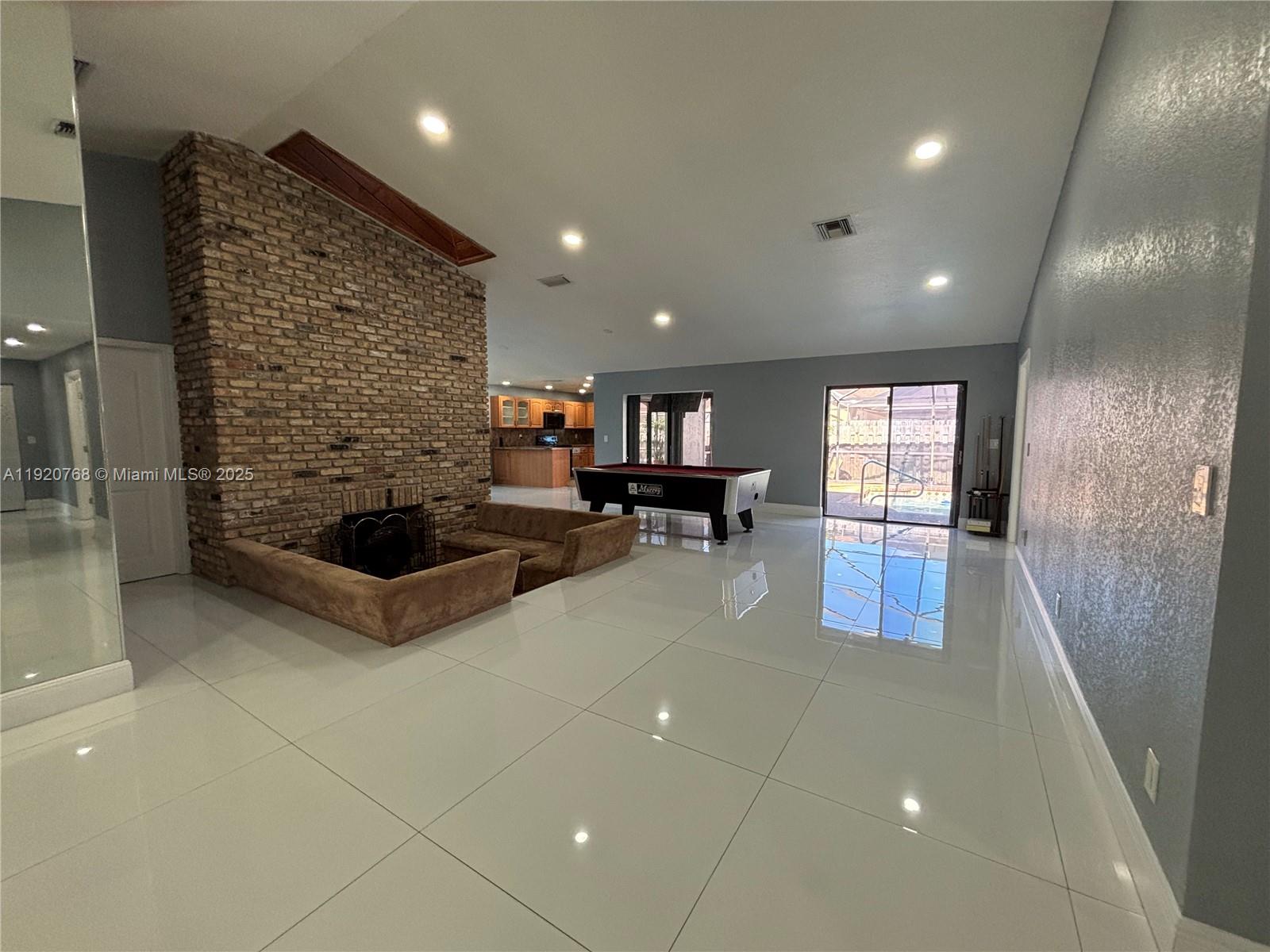 BOULEVARD WOODS NORTH - Residential Lease