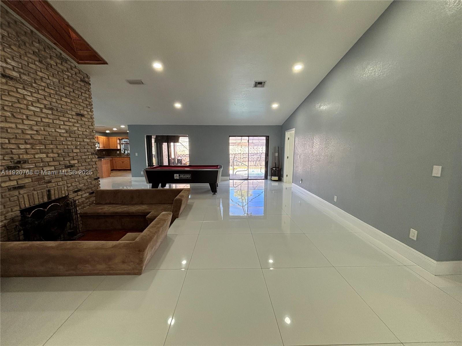 BOULEVARD WOODS NORTH - Residential Lease