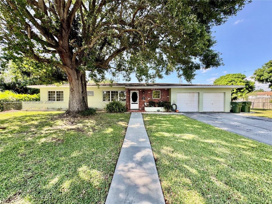 Rare opportunity to purchase a home in one of Homestead’s most desirable communities. This four-bedroom, 2.5-bathroom residence is ideal for a large family and offers ample space for both an RV and a boat with beautiful fruit trees of different varieties. The property features a spacious back patio perfect for entertaining, while the interior offers a welcoming living area and a large master bedroom. One of the standout features is the screened-in, Olympic-size pool. This home serves as an excellent "empty canvas" for a buyer looking to customize a space to their specific tastes. I invite you to come and see these features in person to truly appreciate the potential of the property.