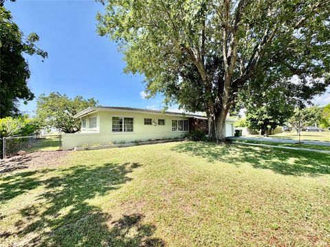 Tiny photo for 434 NW 20th St, Homestead, FL 33030 (MLS # A12011821)