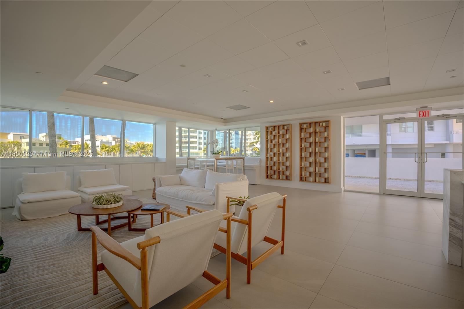 5900 Collins Ave 502
