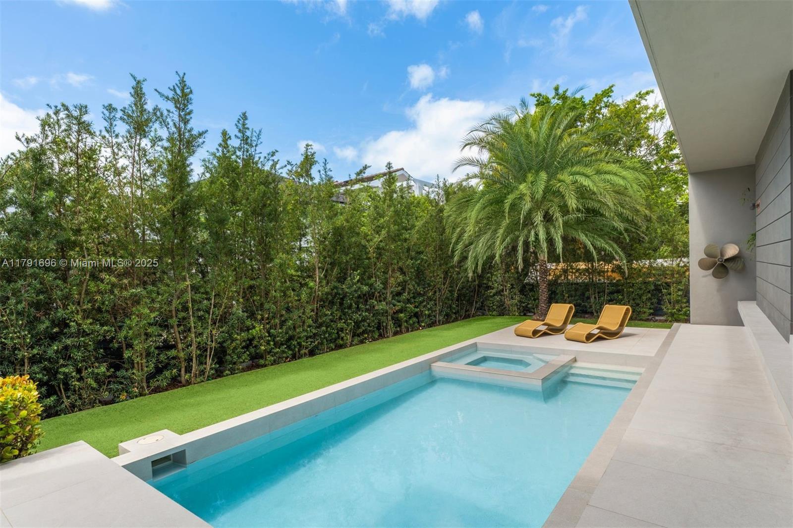 TROPICAL ISLE HOMES SUB 3 - Residential