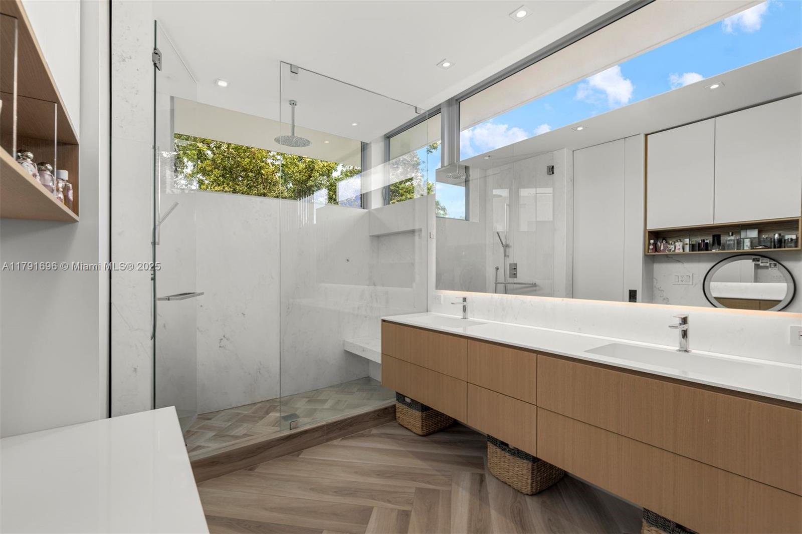 TROPICAL ISLE HOMES SUB 3 - Residential