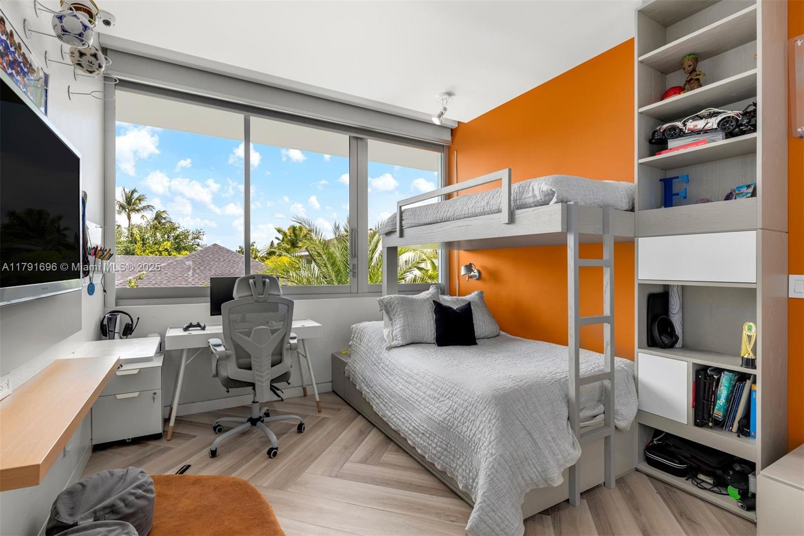 TROPICAL ISLE HOMES SUB 3 - Residential