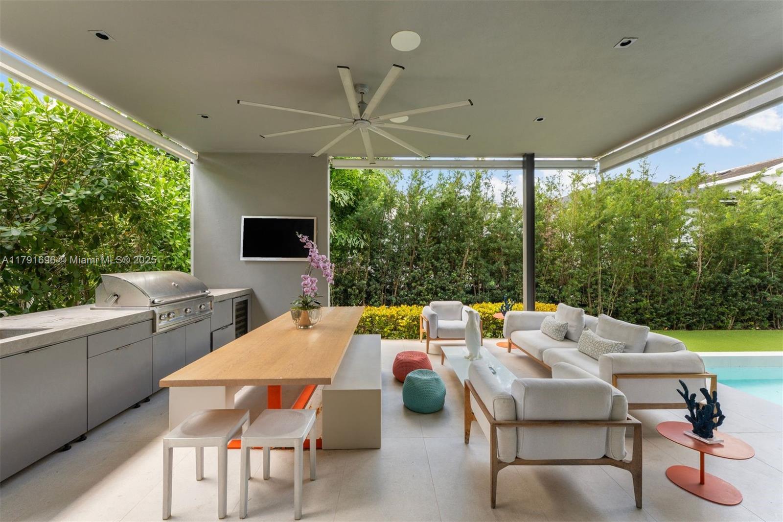 TROPICAL ISLE HOMES SUB 3 - Residential