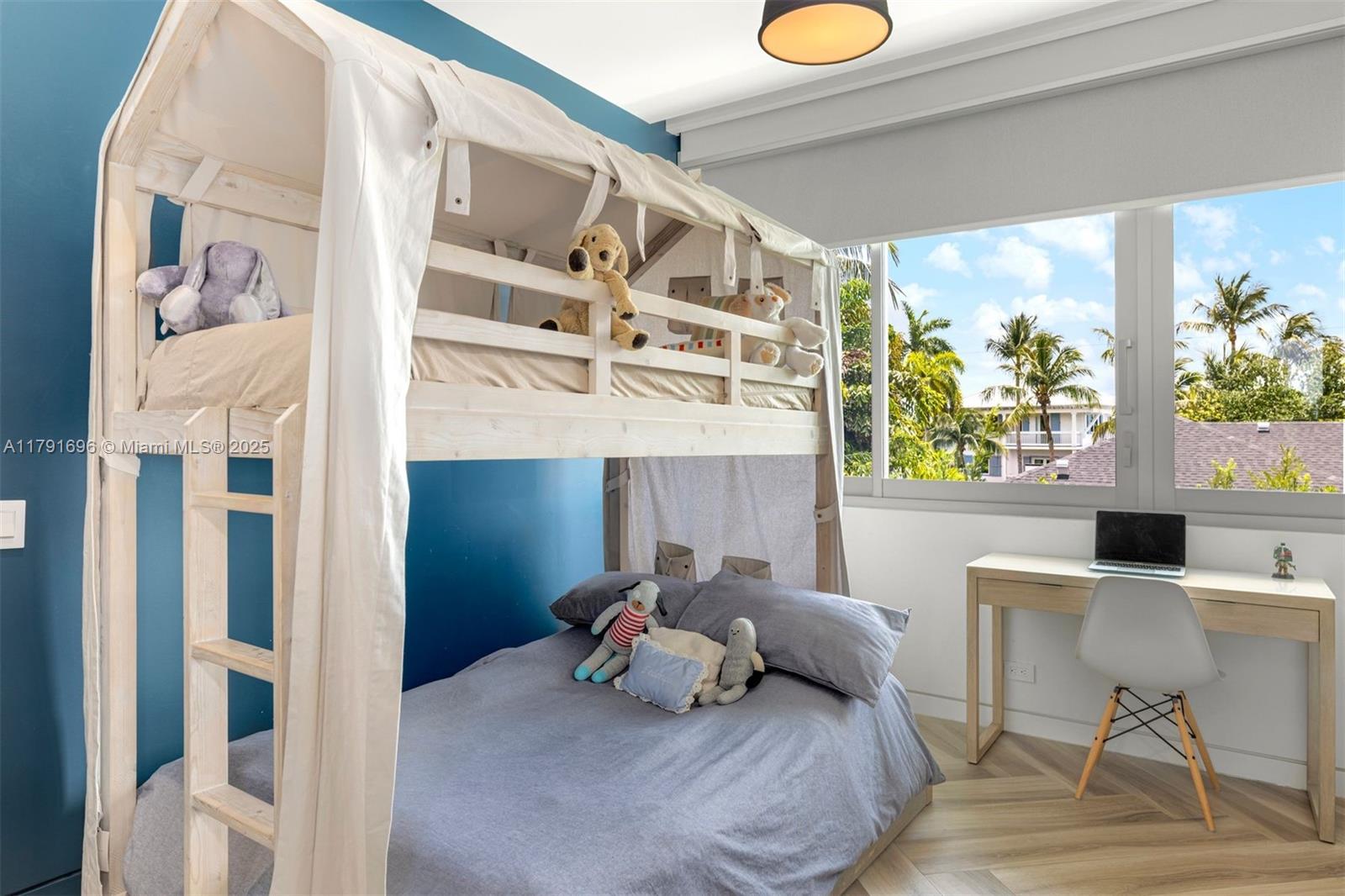 TROPICAL ISLE HOMES SUB 3 - Residential