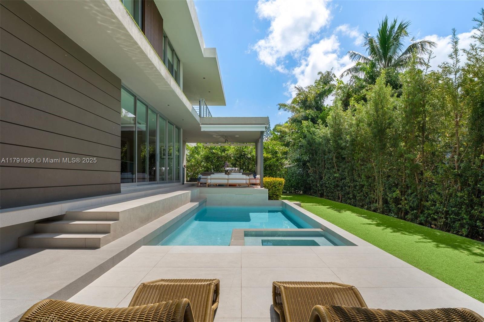 TROPICAL ISLE HOMES SUB 3 - Residential