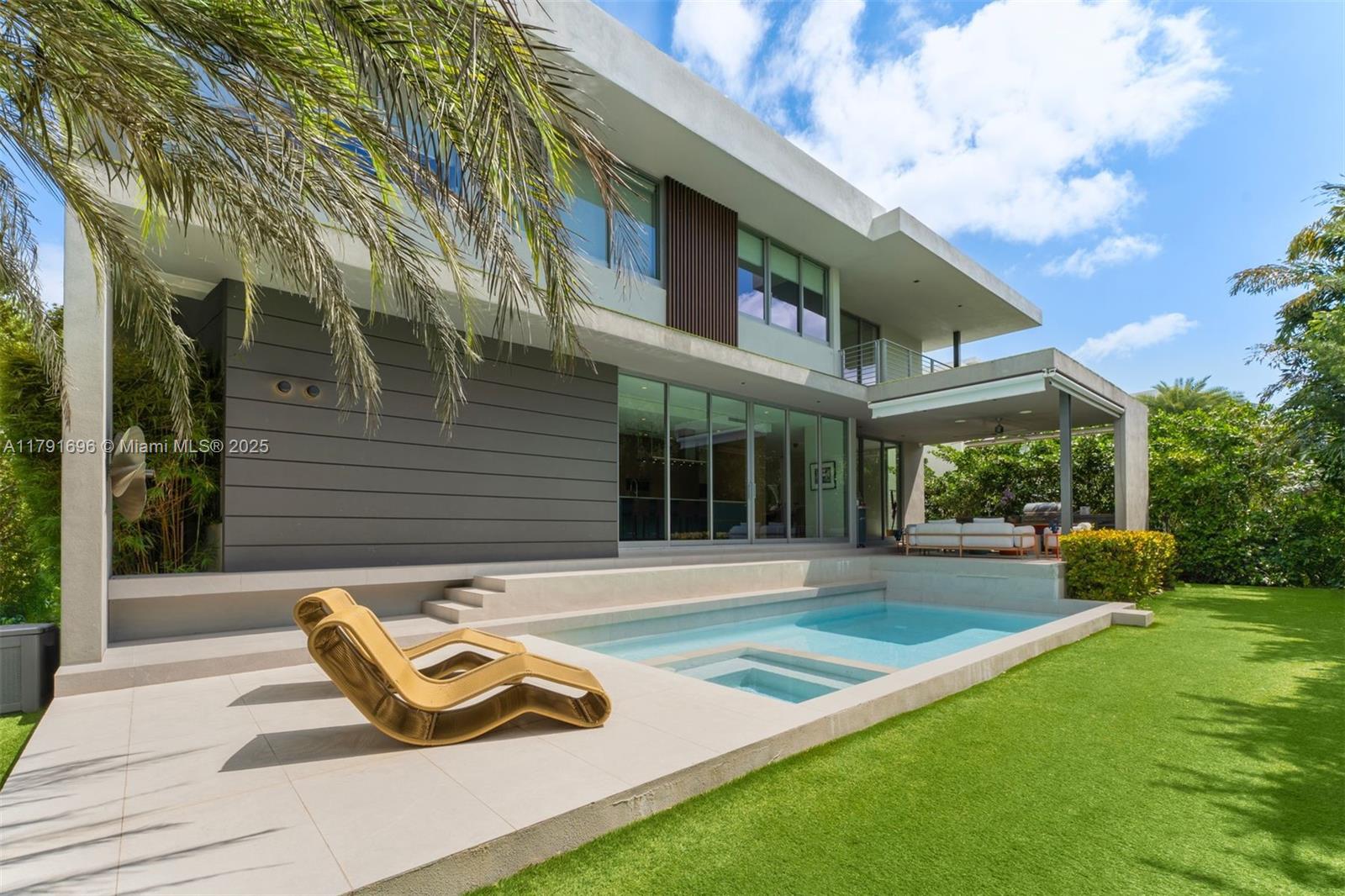 TROPICAL ISLE HOMES SUB 3 - Residential