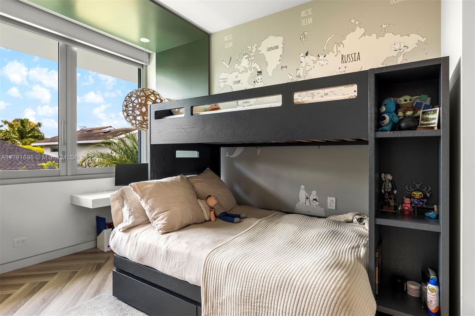 TROPICAL ISLE HOMES SUB 3 - Residential