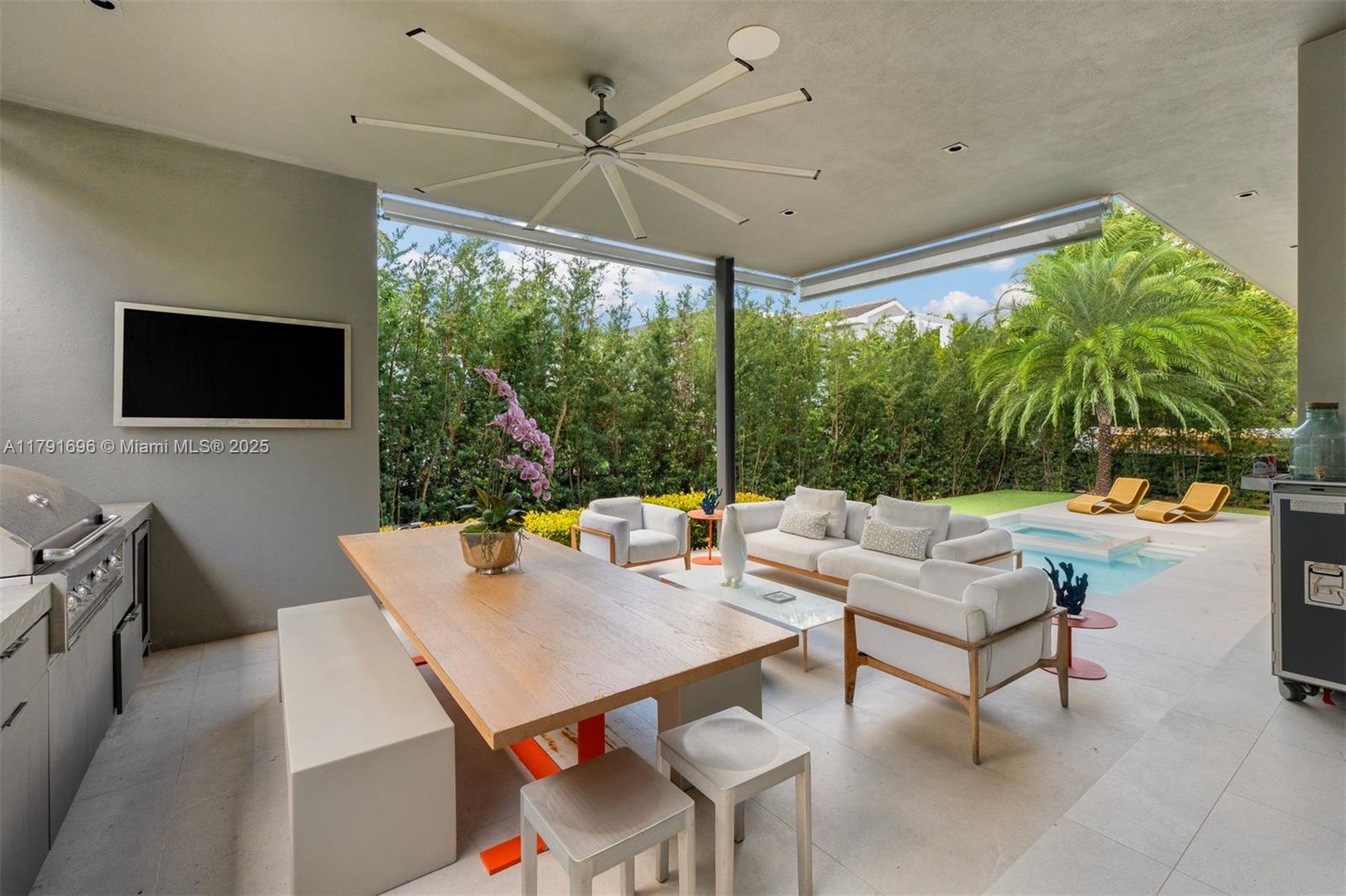 TROPICAL ISLE HOMES SUB 3 - Residential