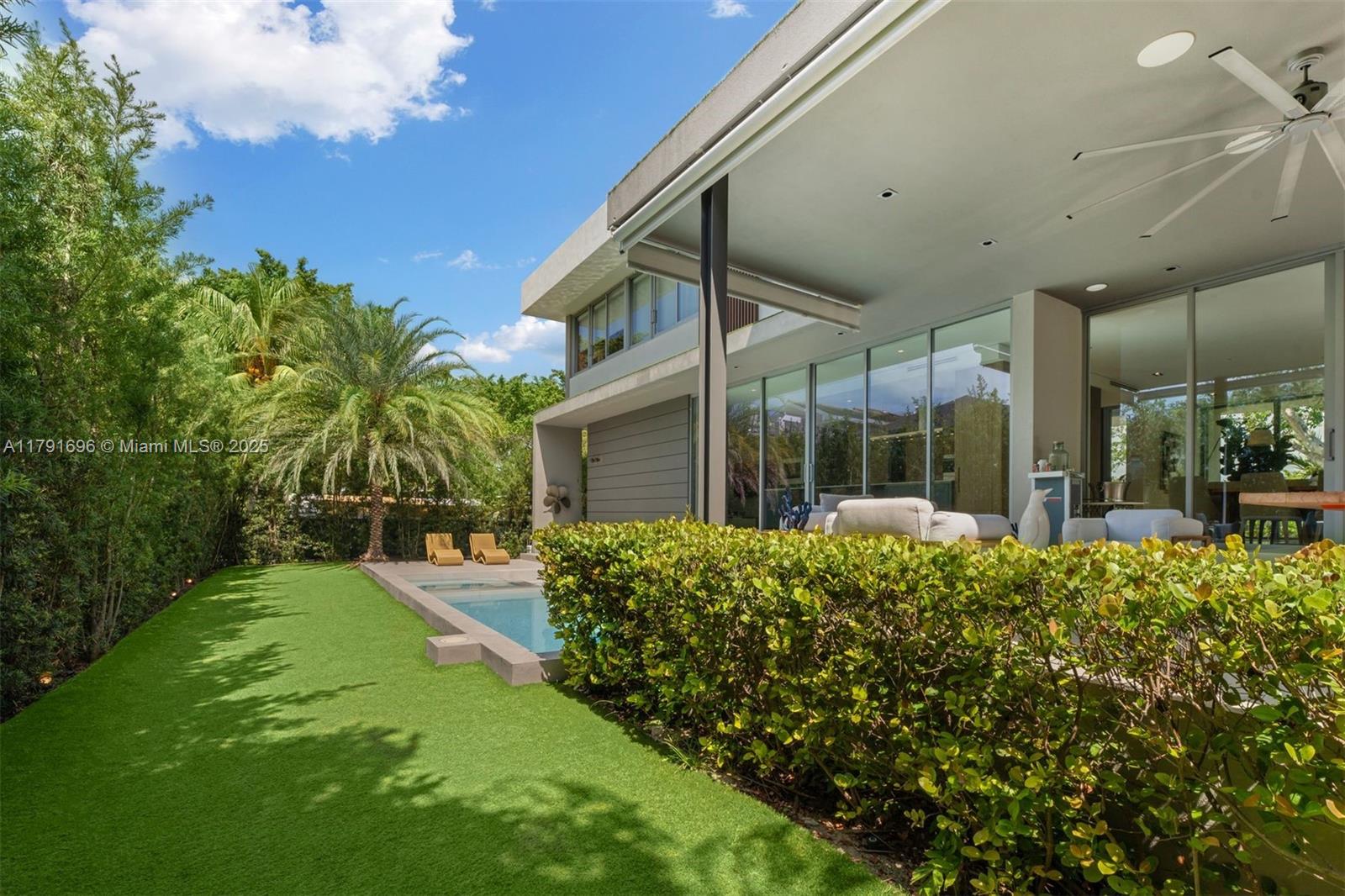 TROPICAL ISLE HOMES SUB 3 - Residential