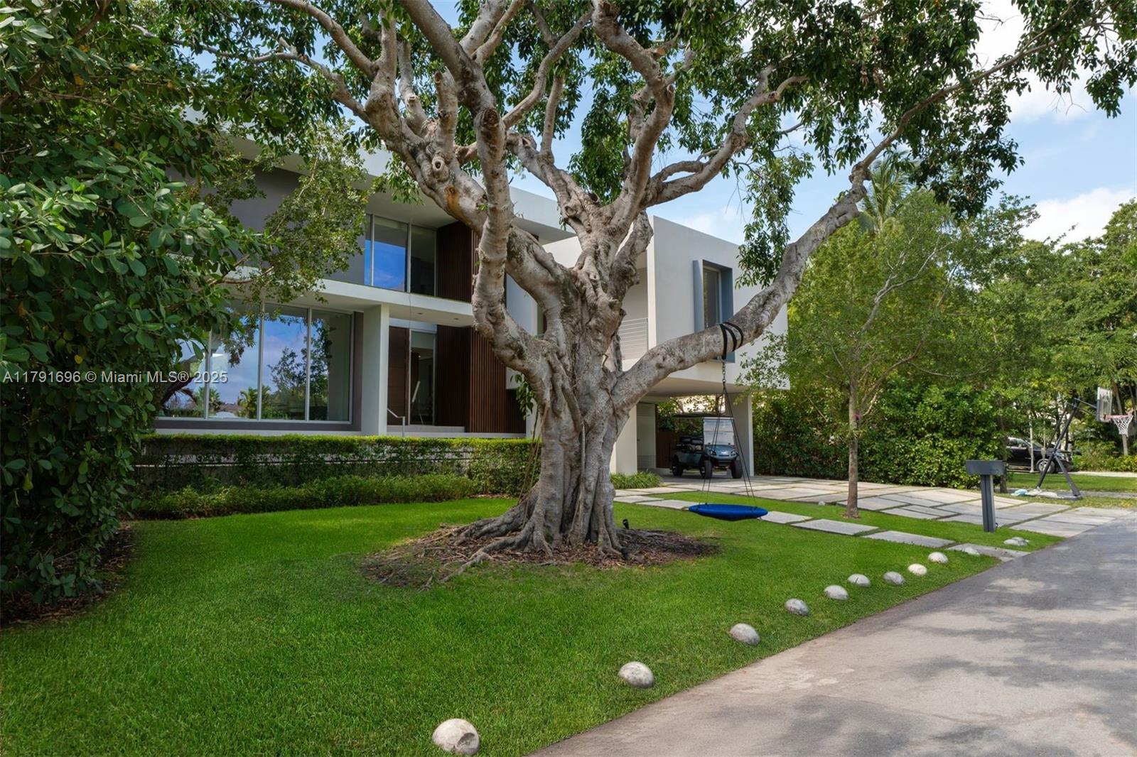 TROPICAL ISLE HOMES SUB 3 - Residential