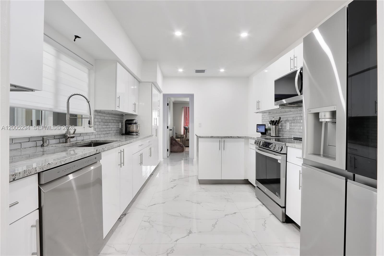 ALLAPATTAH HIGHLANDS - Residential Income