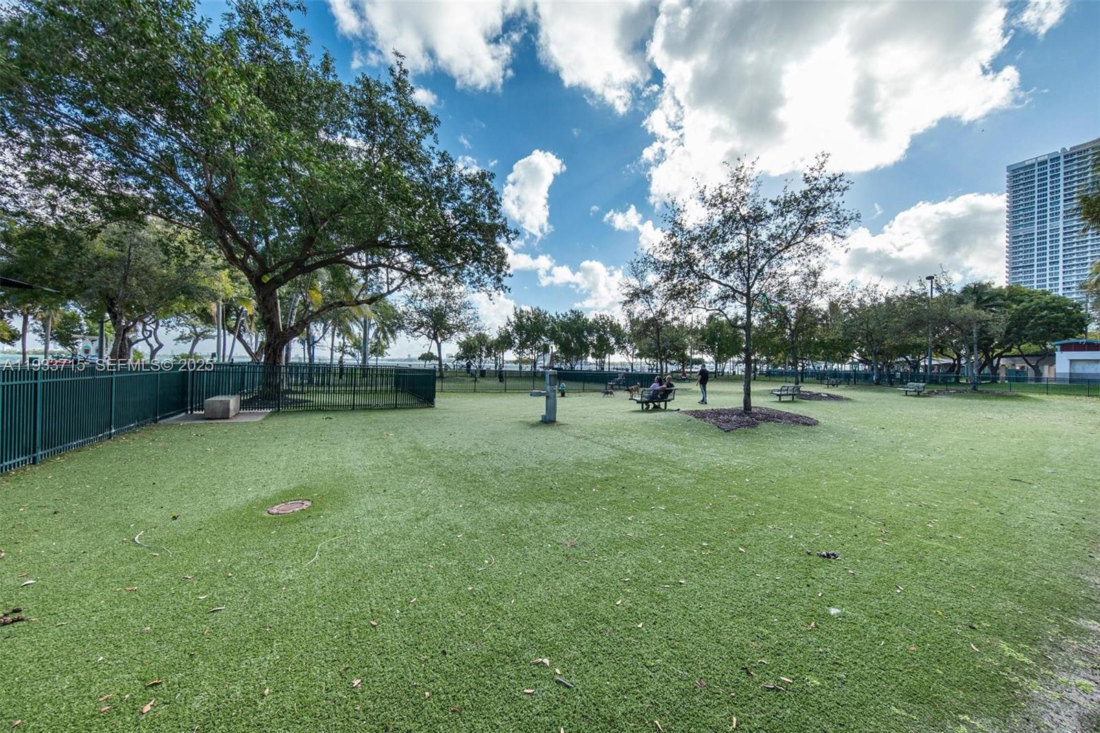 1800 CLUB CONDO - Residential