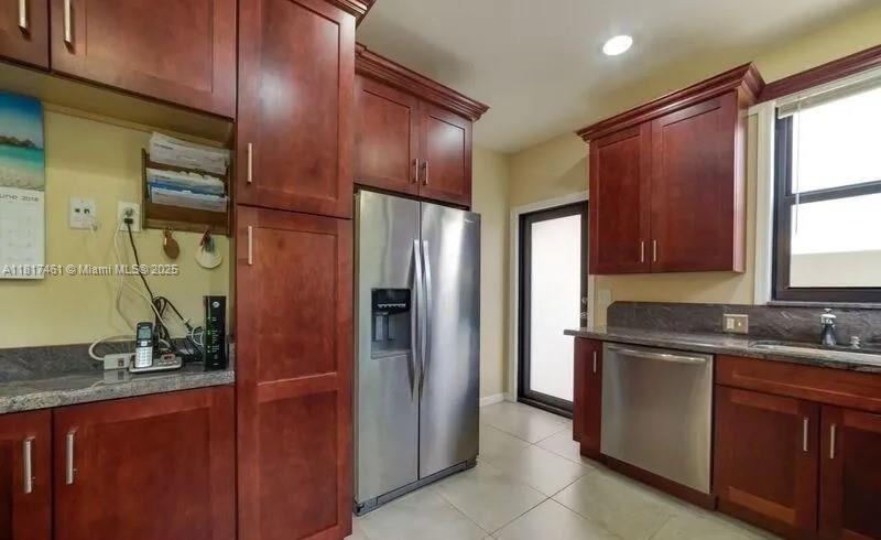 LAUDERDALE - Residential Lease