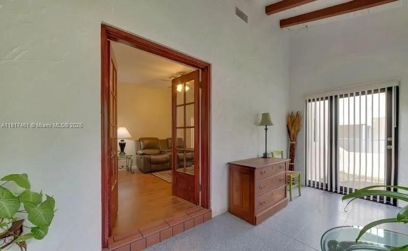 LAUDERDALE - Residential Lease