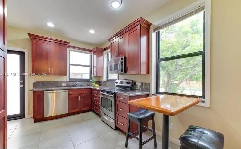 LAUDERDALE - Residential Lease