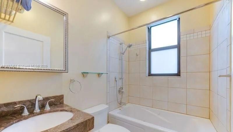 LAUDERDALE - Residential Lease