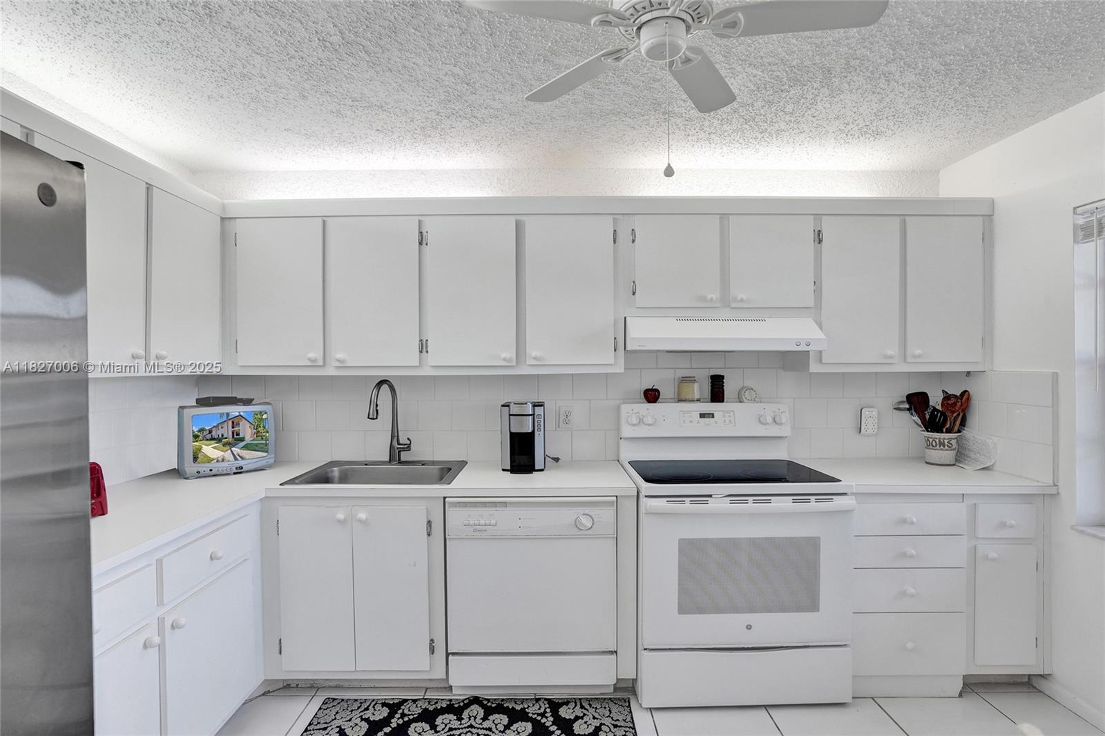 PINES OF BOCA LAGO CONDO - Residential