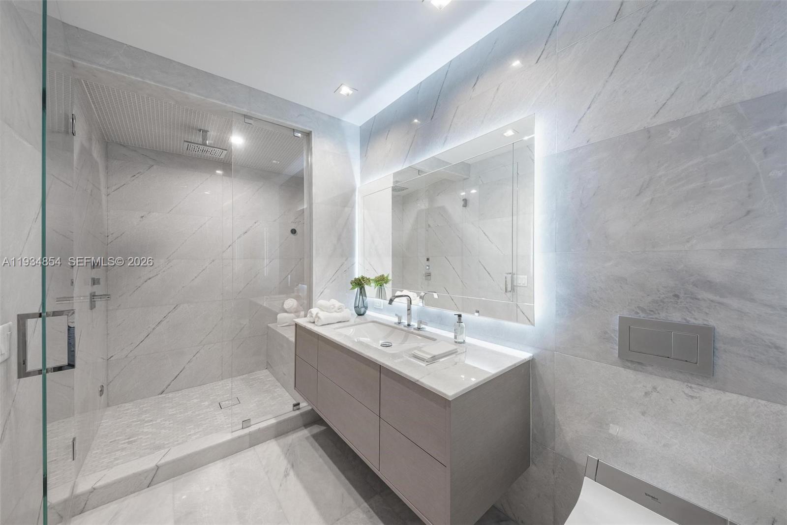 NORTH BISCAYNE BEACH AMEN - Residential