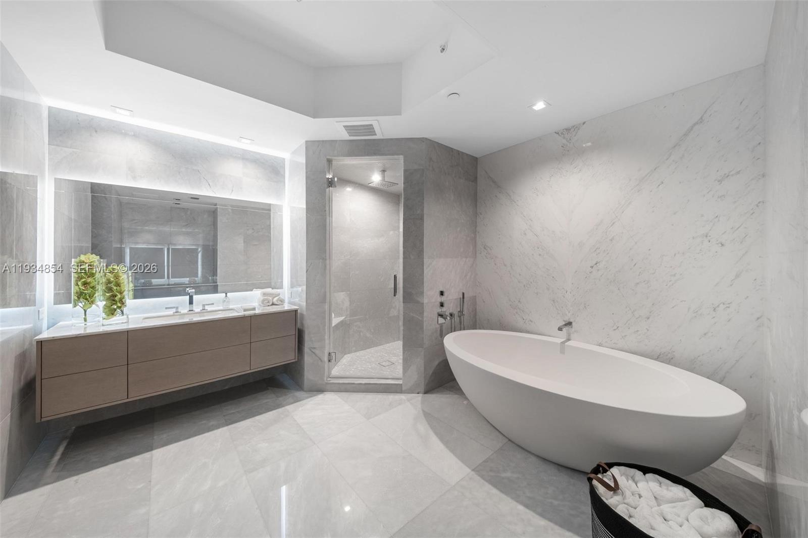 NORTH BISCAYNE BEACH AMEN - Residential