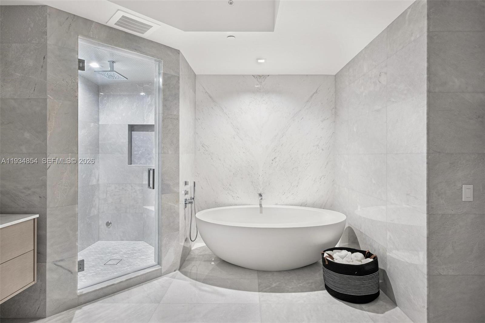 NORTH BISCAYNE BEACH AMEN - Residential