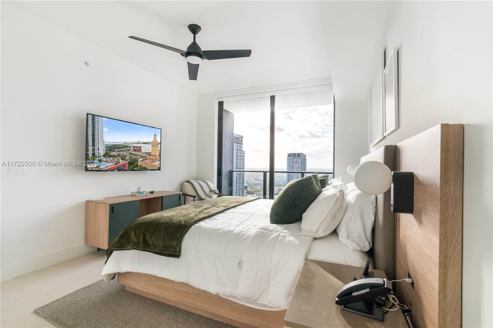 View photos, virtual tours, details... 601 NE 1 AVE 3604