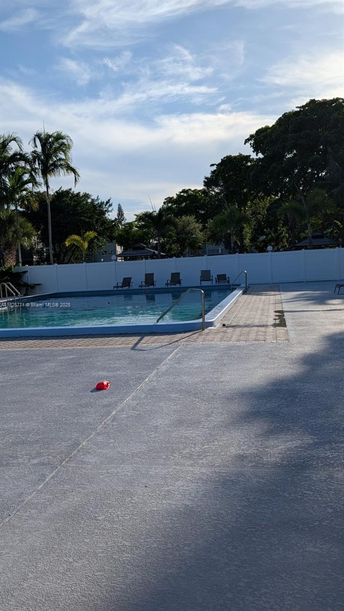 1001 Hillcrest Ct 303, Hollywood, FL, 33021/$219,000 4 1001 Hillcrest Ct 303