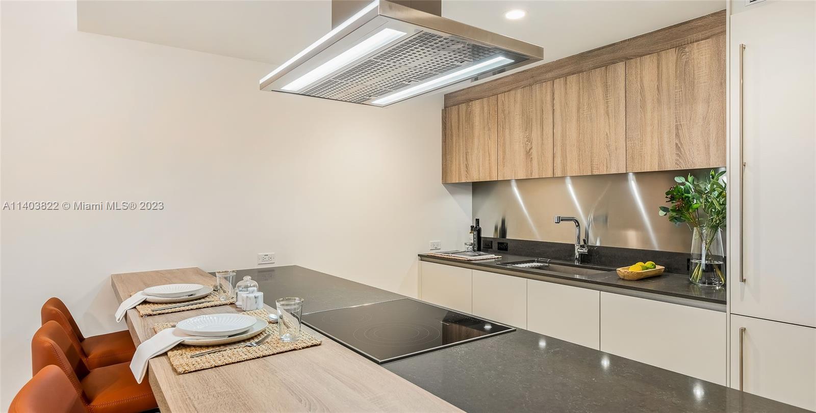 1000 Brickell Plaza 2711