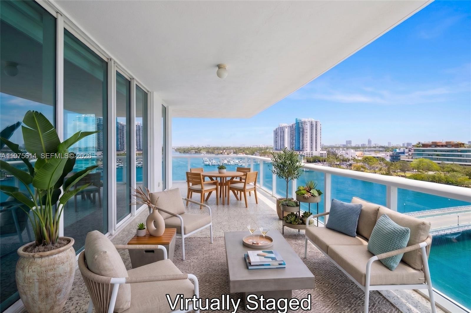 10 Venetian Way 904