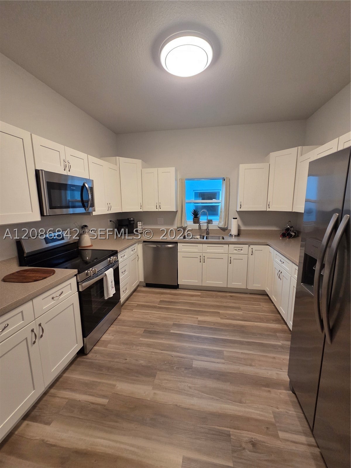 1498 Las Villa BL