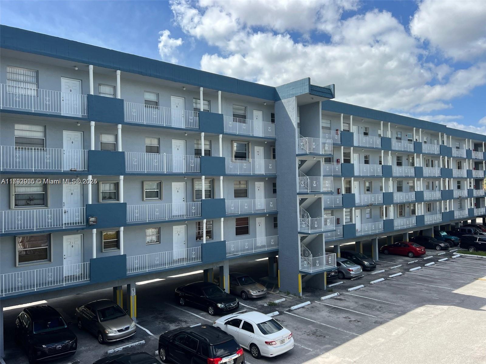 1655 W 44th Pl 211, Hialeah, Miami-Dade County, Florida - 1 Bedrooms  
1 Bathrooms - 