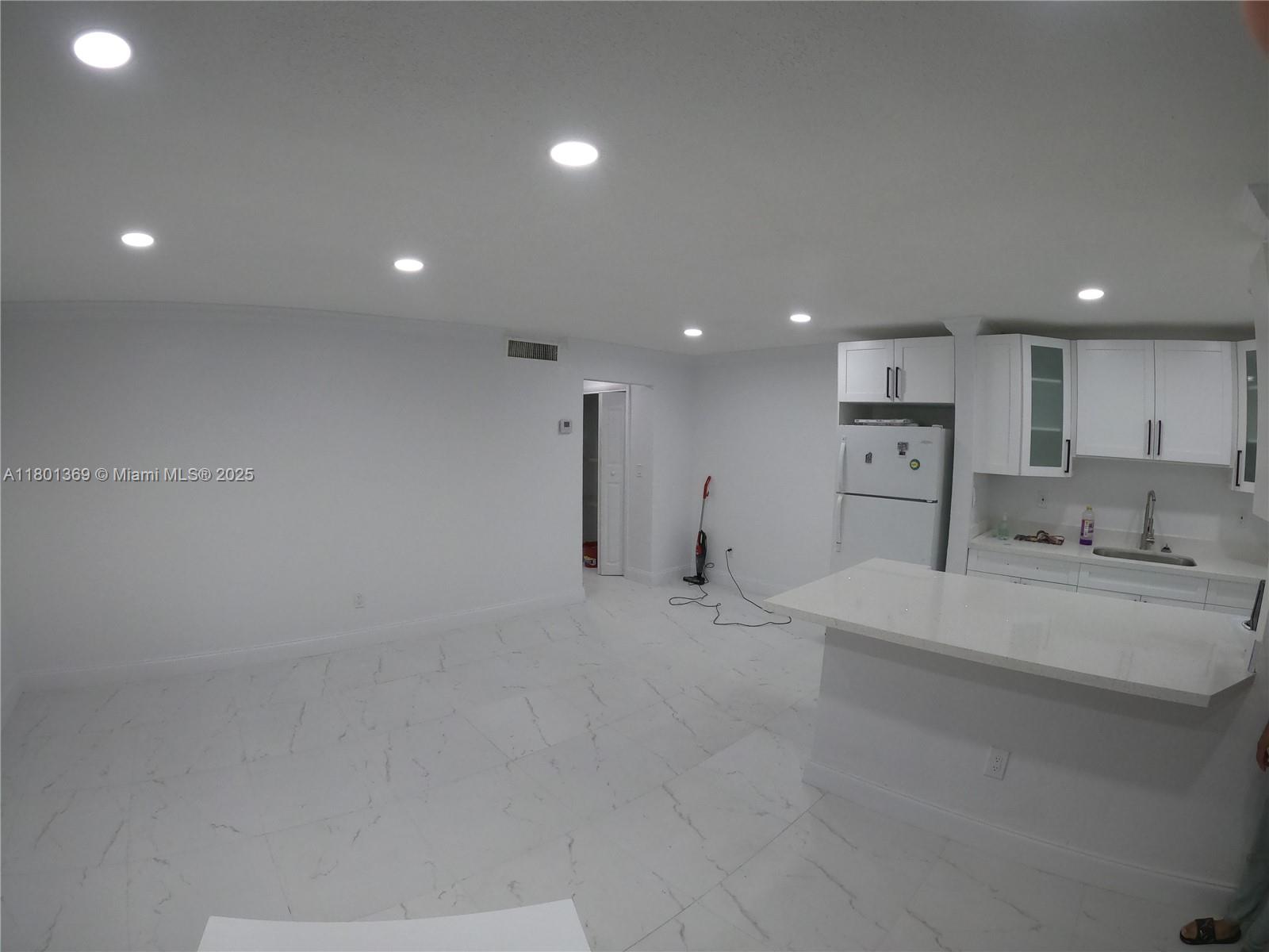 Property for Sale at 3265 Griffin Rd 103, Dania Beach, Miami-Dade County, Florida - Bedrooms: 1 
Bathrooms: 1  - $190,000