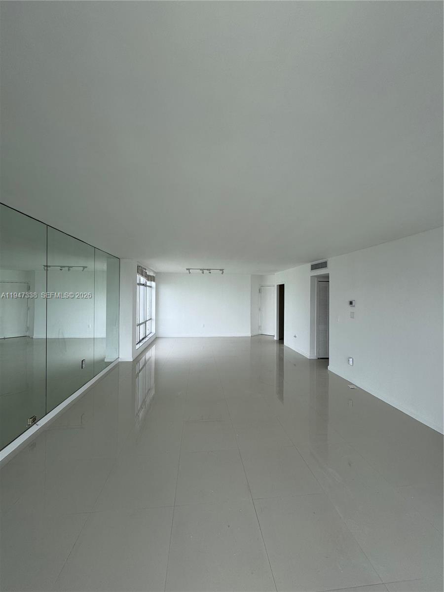 5750 Collins Ave 10F