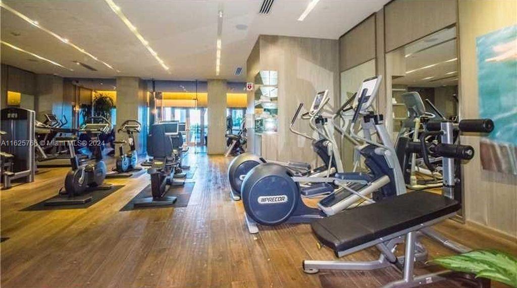 2711 HOLLYWOOD BEACH COND - Residential