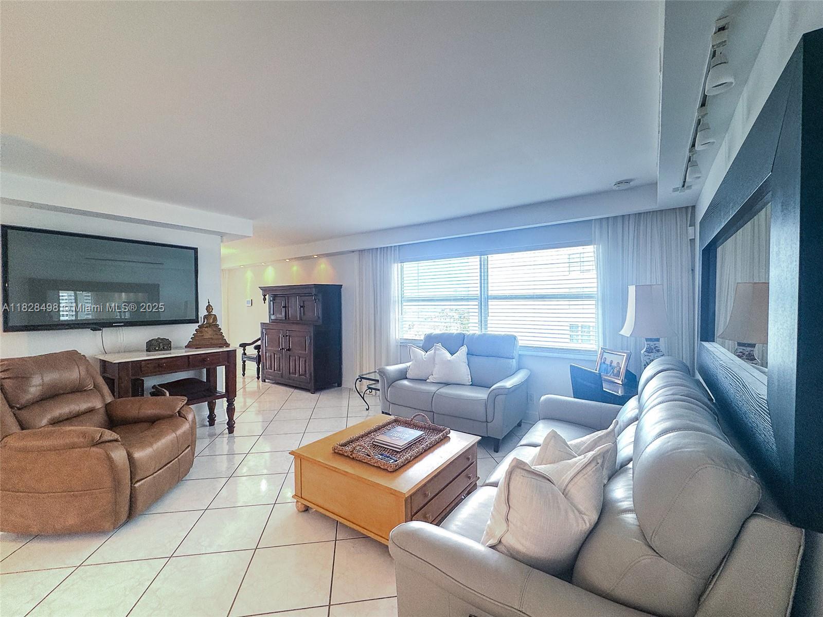 121 Golden Isles Dr 1107
