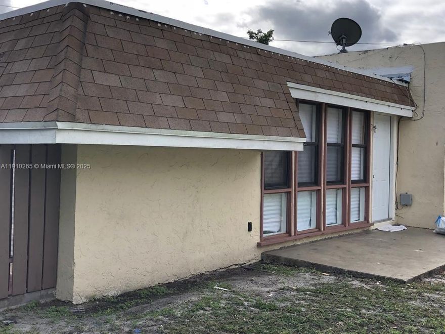 Prime Investment opportunity in Fort Lauderdale with its multi-unit configuration, this property presents an attractive income-generating chance for savvy investors. Strong rental history, ideal location. 2 parking spots conveniently located, fenced terrace and spacious bedrooms make this cozy unit an opportunity not to be missed