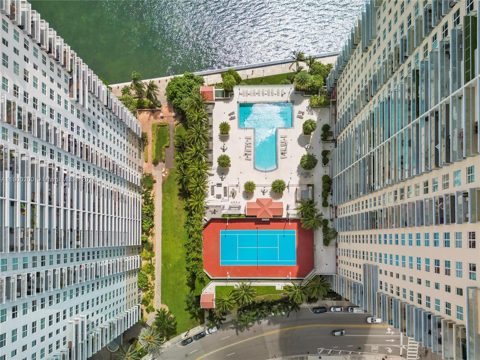 THE MARK ON BRICKELL COND - Residential