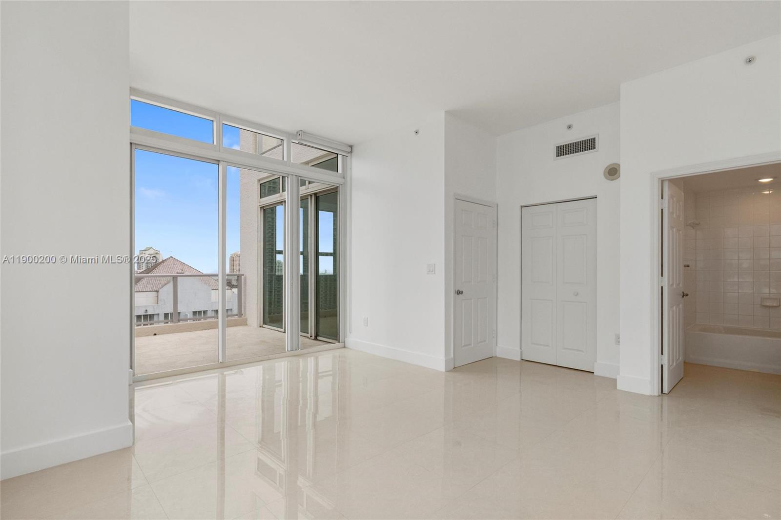 THE MARK ON BRICKELL COND - Residential