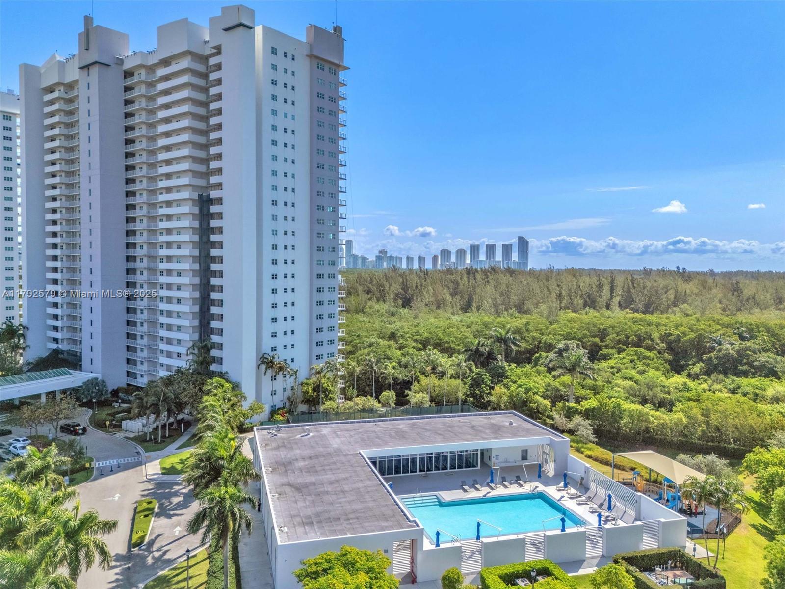 THE OAKS I CONDO - Residential